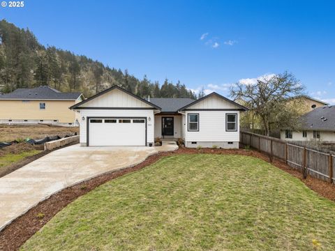 Tiny photo for 630 S 10th St, Creswell, OR 97426 (MLS # 255723580)