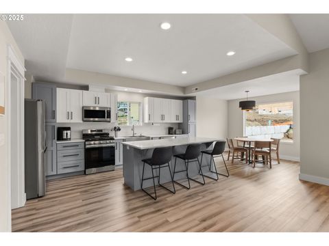 Tiny photo for 630 S 10th St, Creswell, OR 97426 (MLS # 255723580)