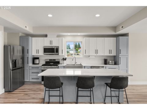 Tiny photo for 630 S 10th St, Creswell, OR 97426 (MLS # 255723580)