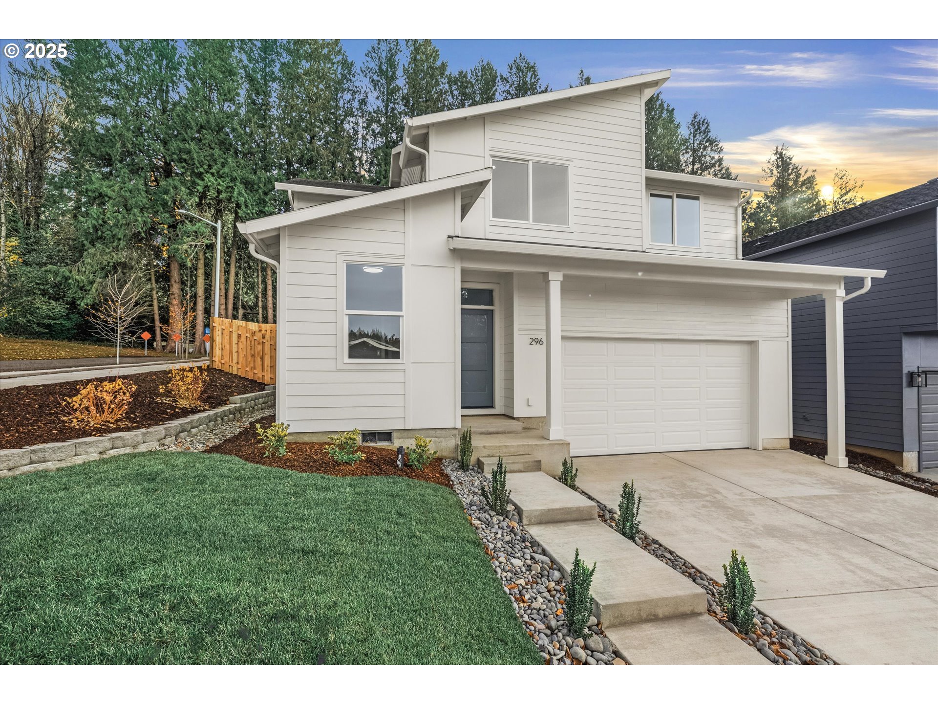 296 NW Mawrcrest AVE