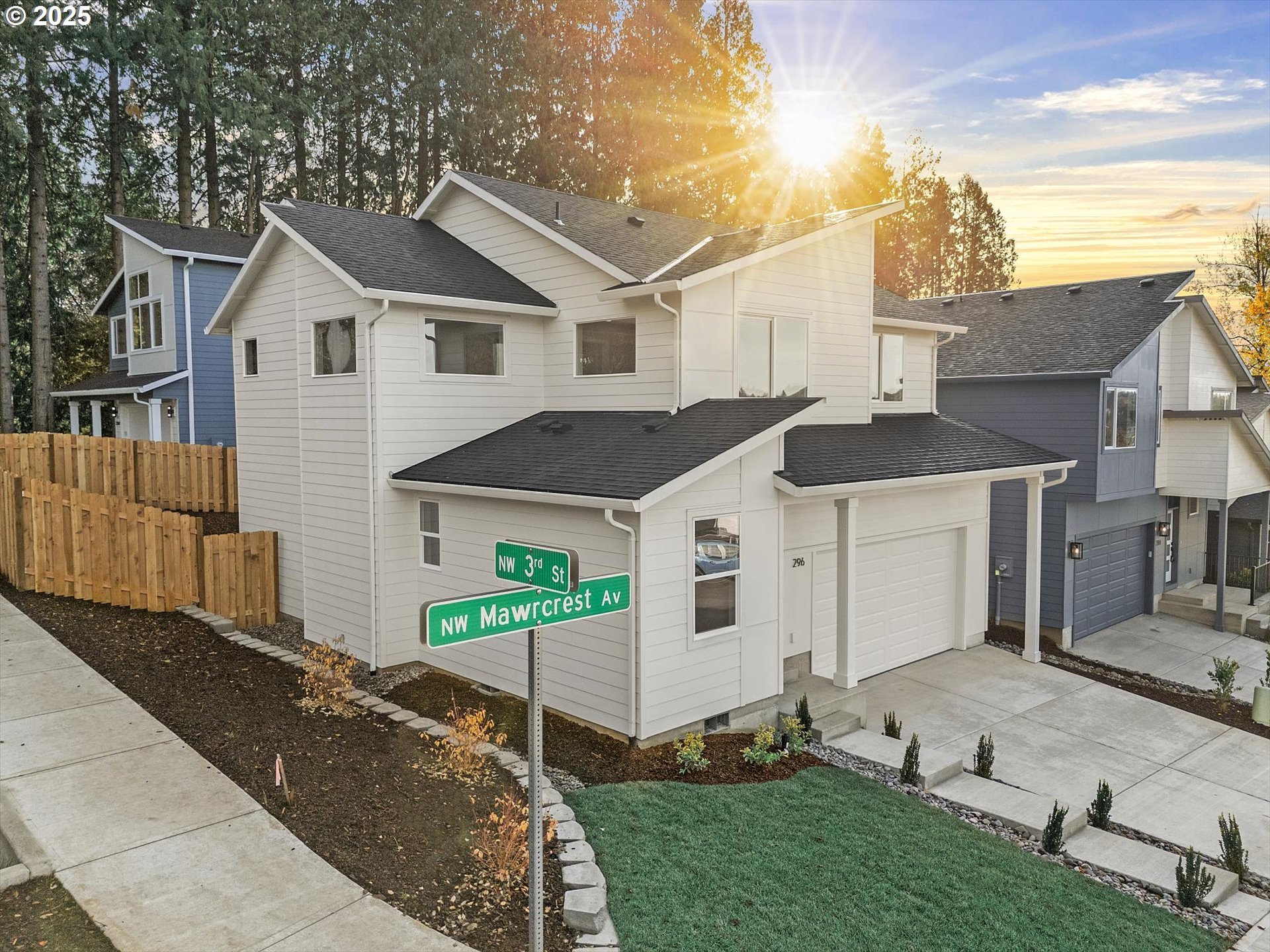 296 NW Mawrcrest AVE