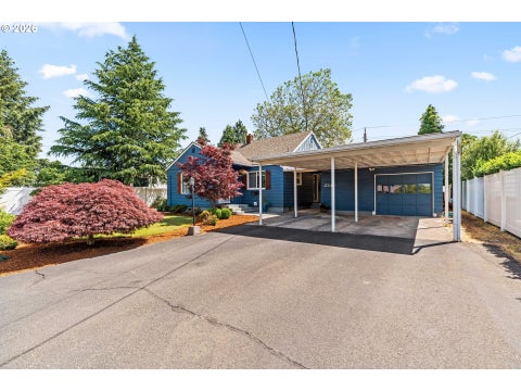 Photo of 2343 Wilbur Ave, Eugene, OR 97402 (MLS # 184485795)