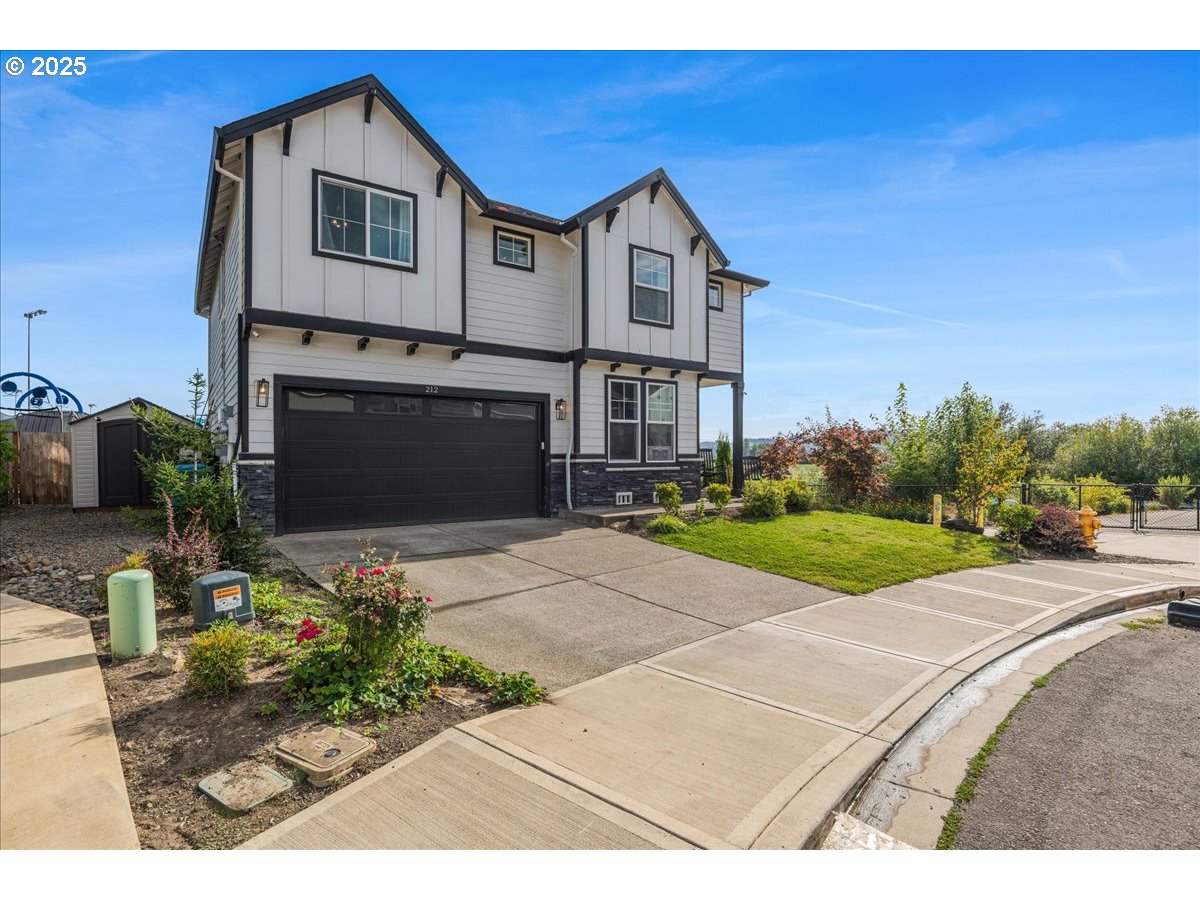 212 W TAYLOR CT