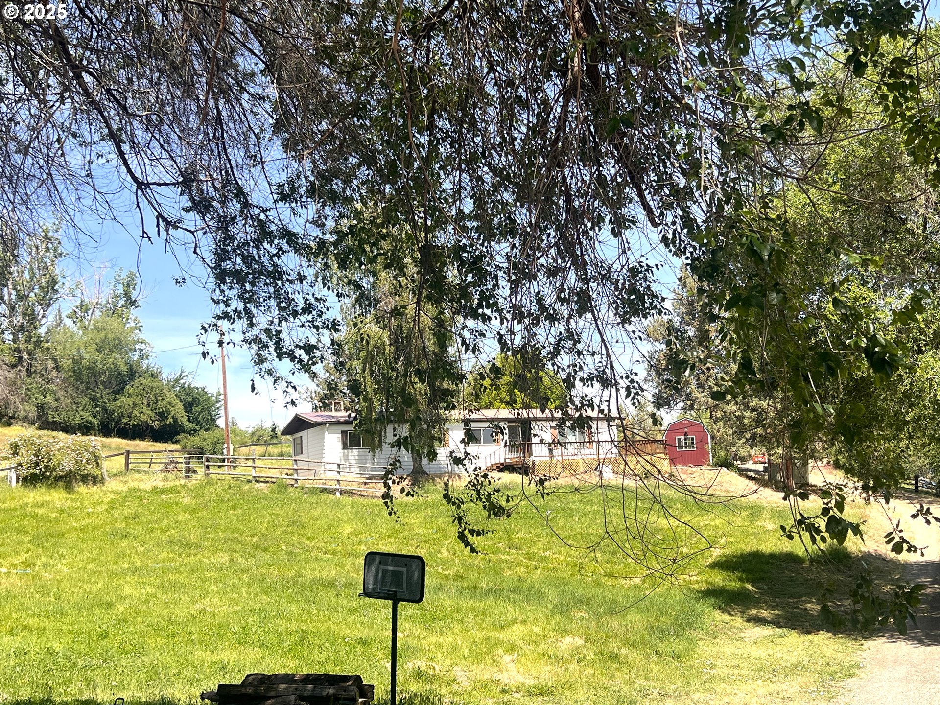 220 SCHOOL HOUSE DR
