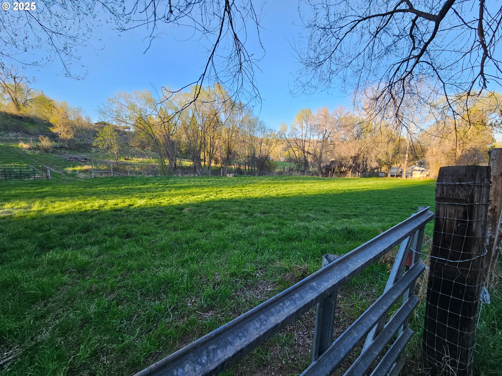 220 SCHOOL HOUSE DR