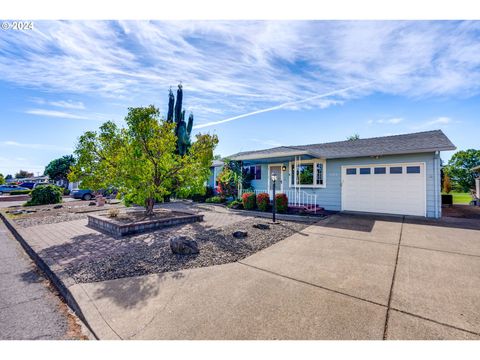 A home in Woodburn