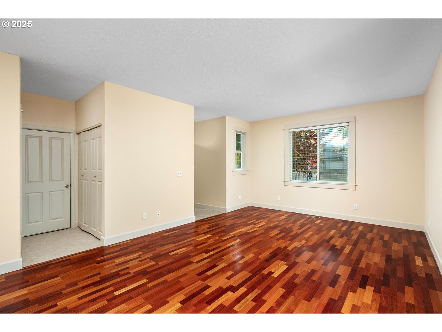 2105 NE CLEVELAND AVE