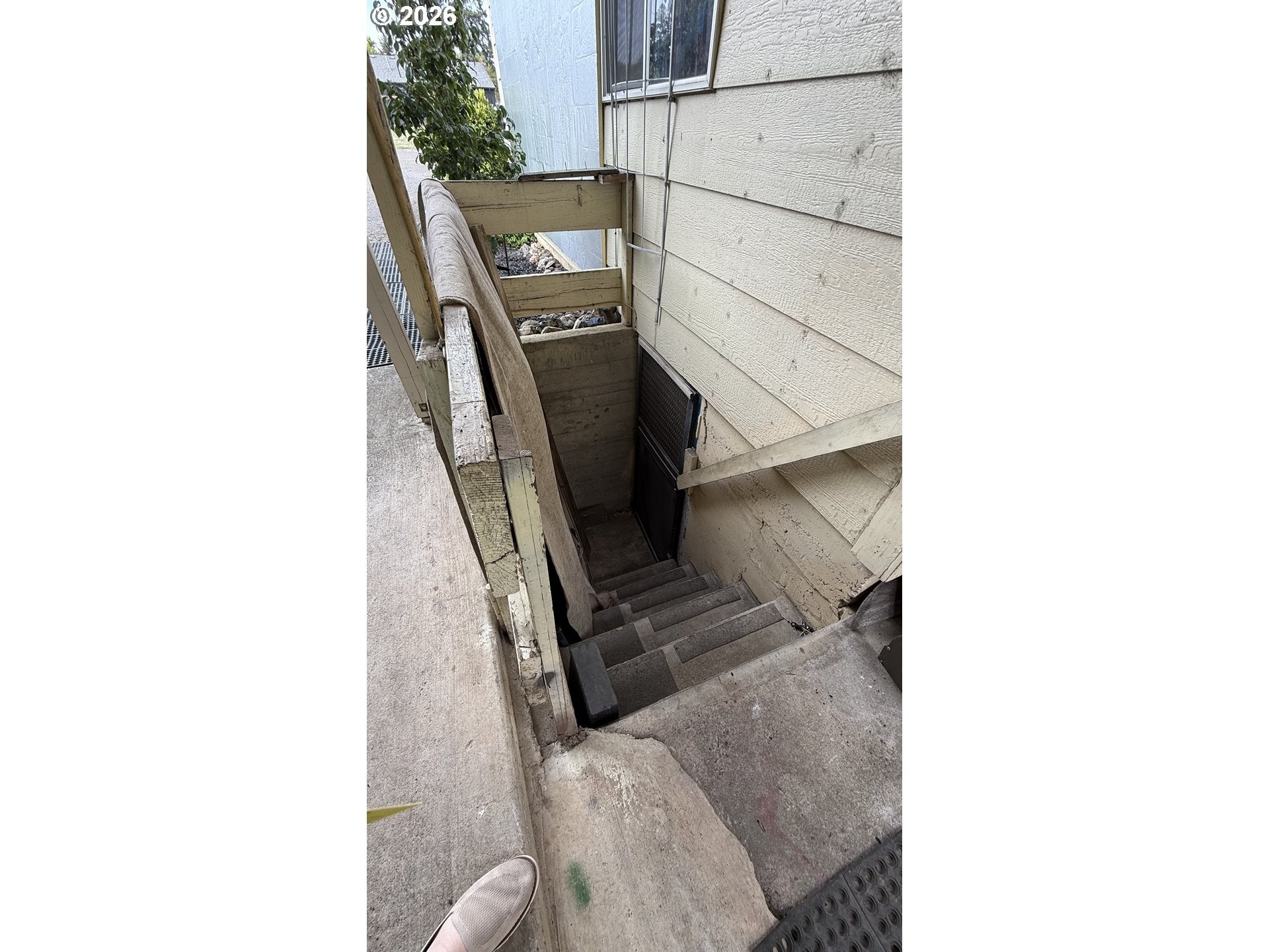 102 HOLEMAN AVE