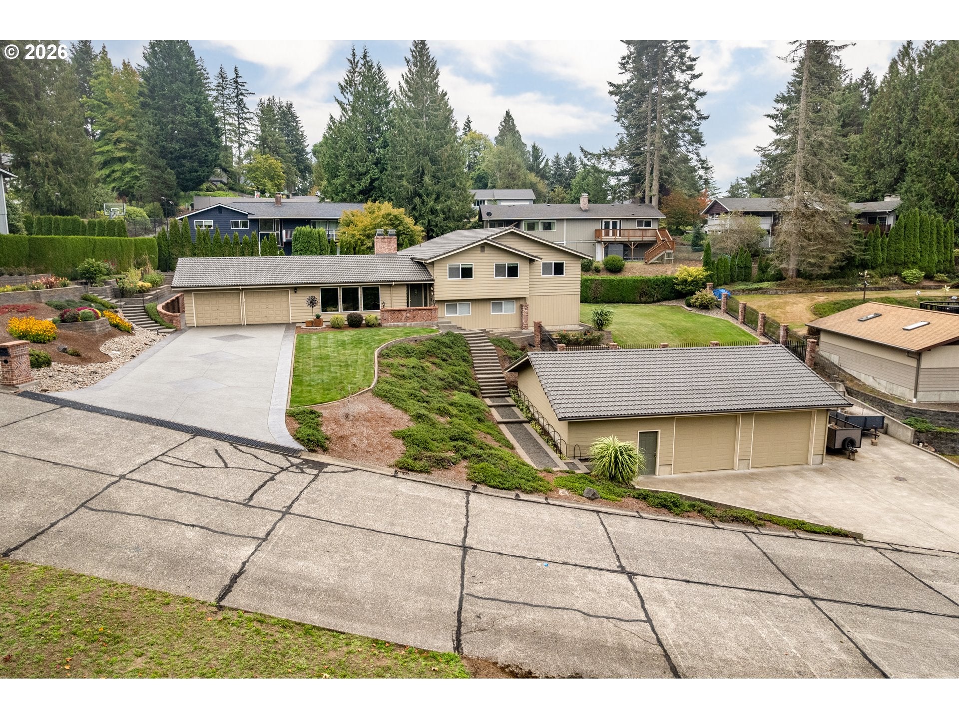 2454 ARCHWOOD DR
