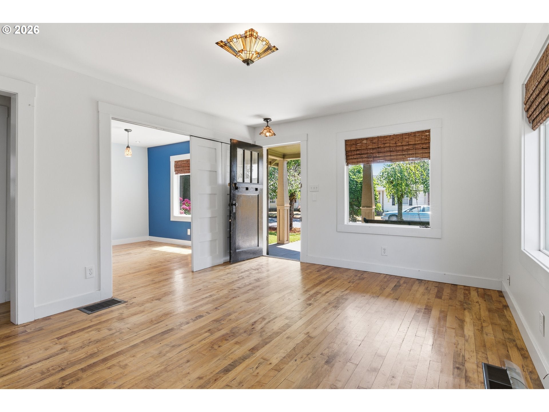 307 W 2ND ST