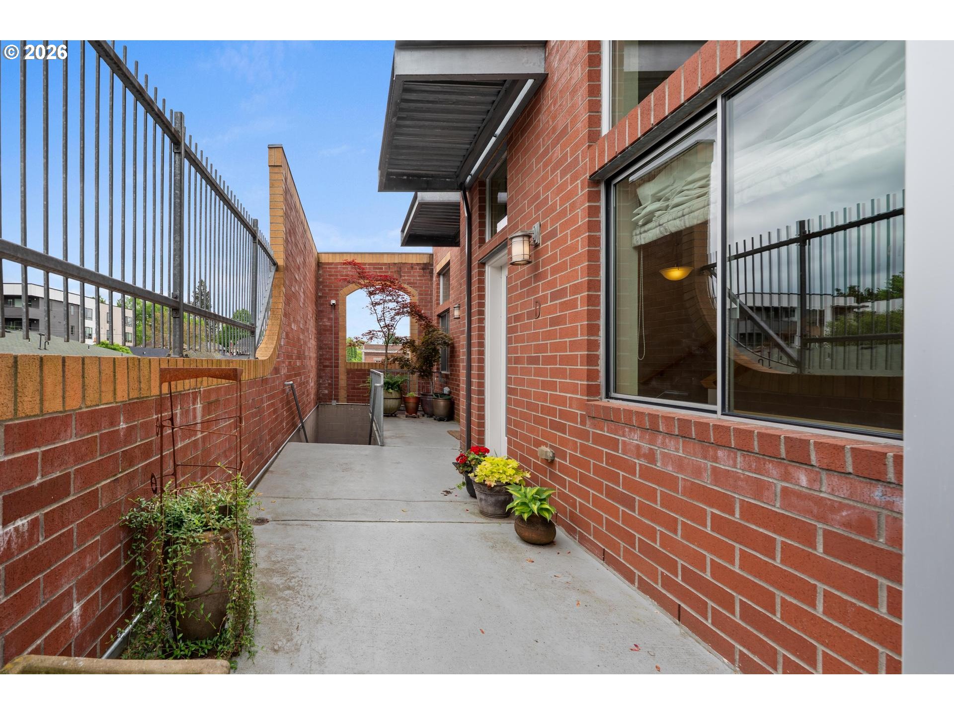 2006 SE MORRISON ST D