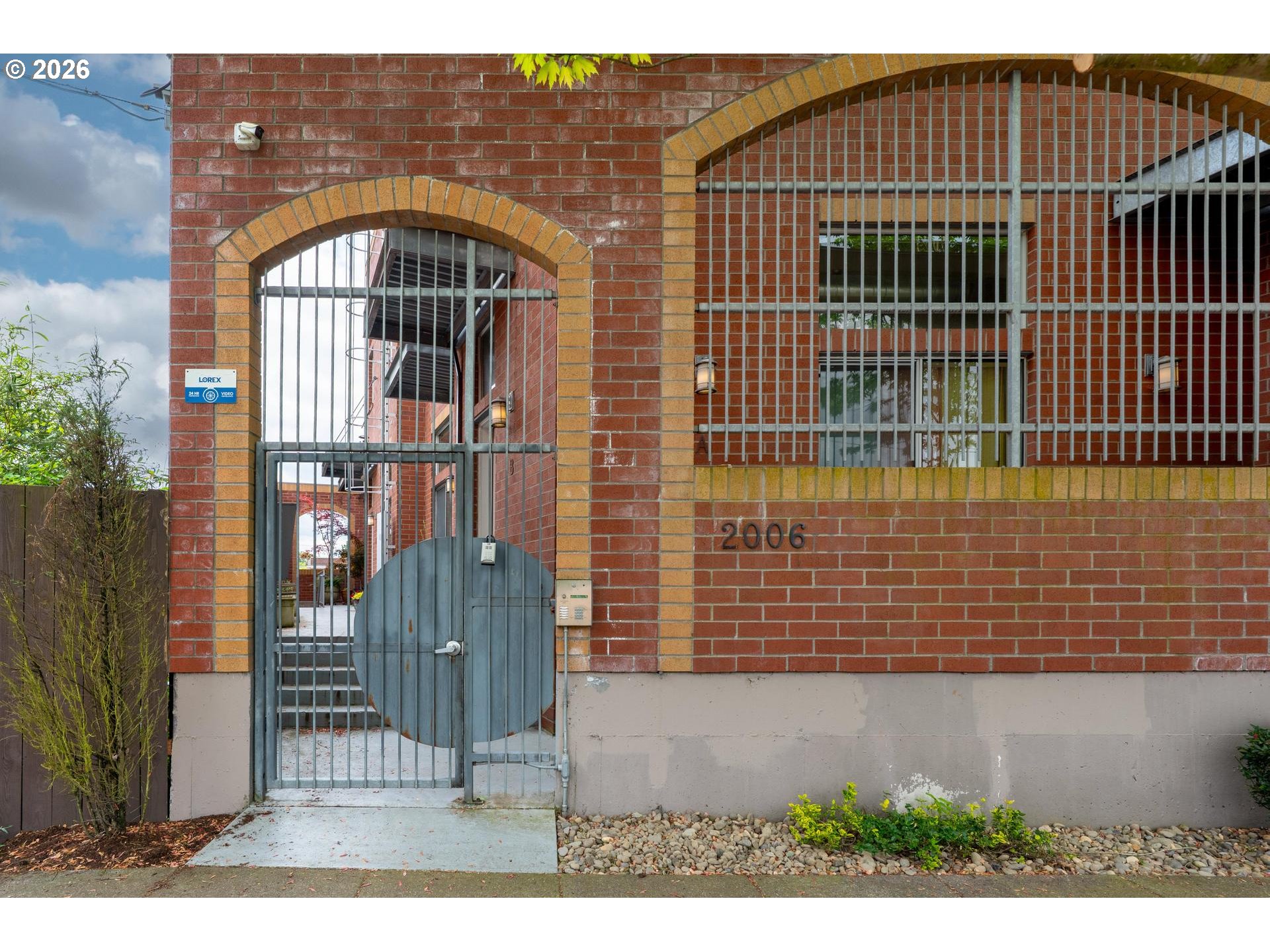 2006 SE MORRISON ST D