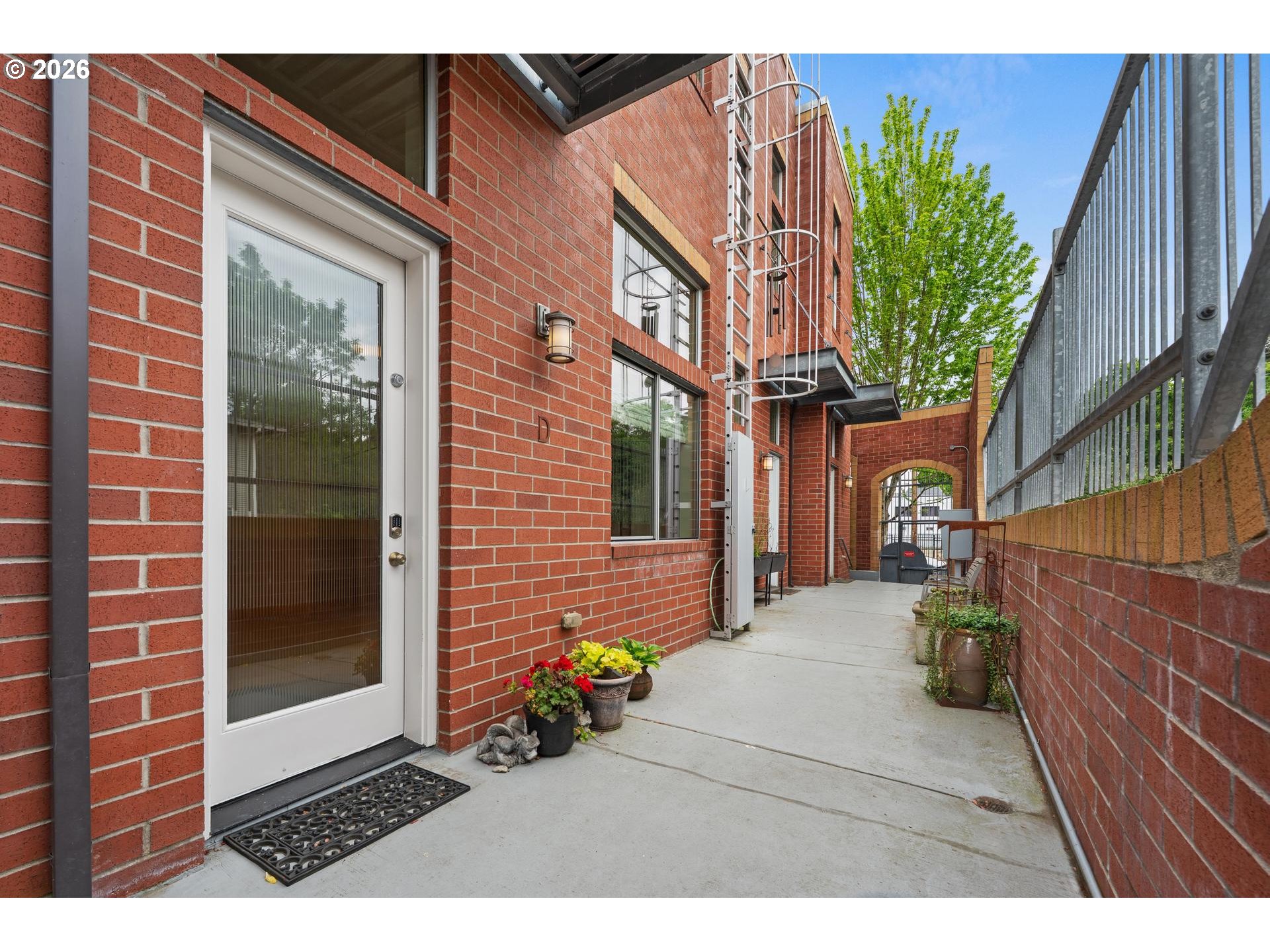 2006 SE MORRISON ST D