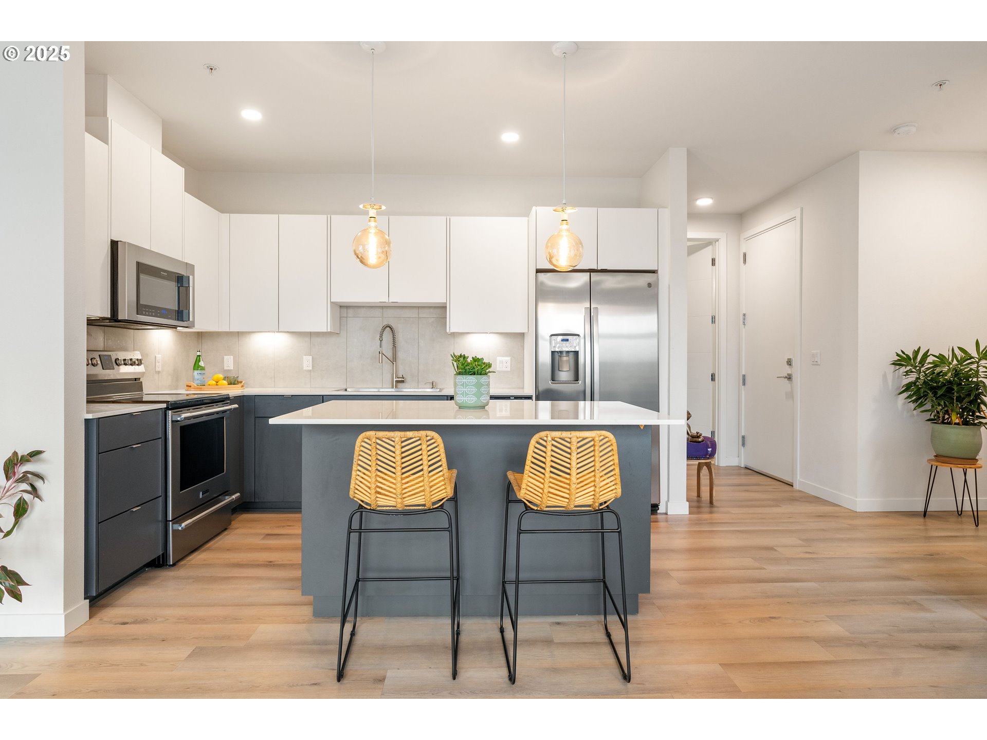 425 NE BRYANT ST 103