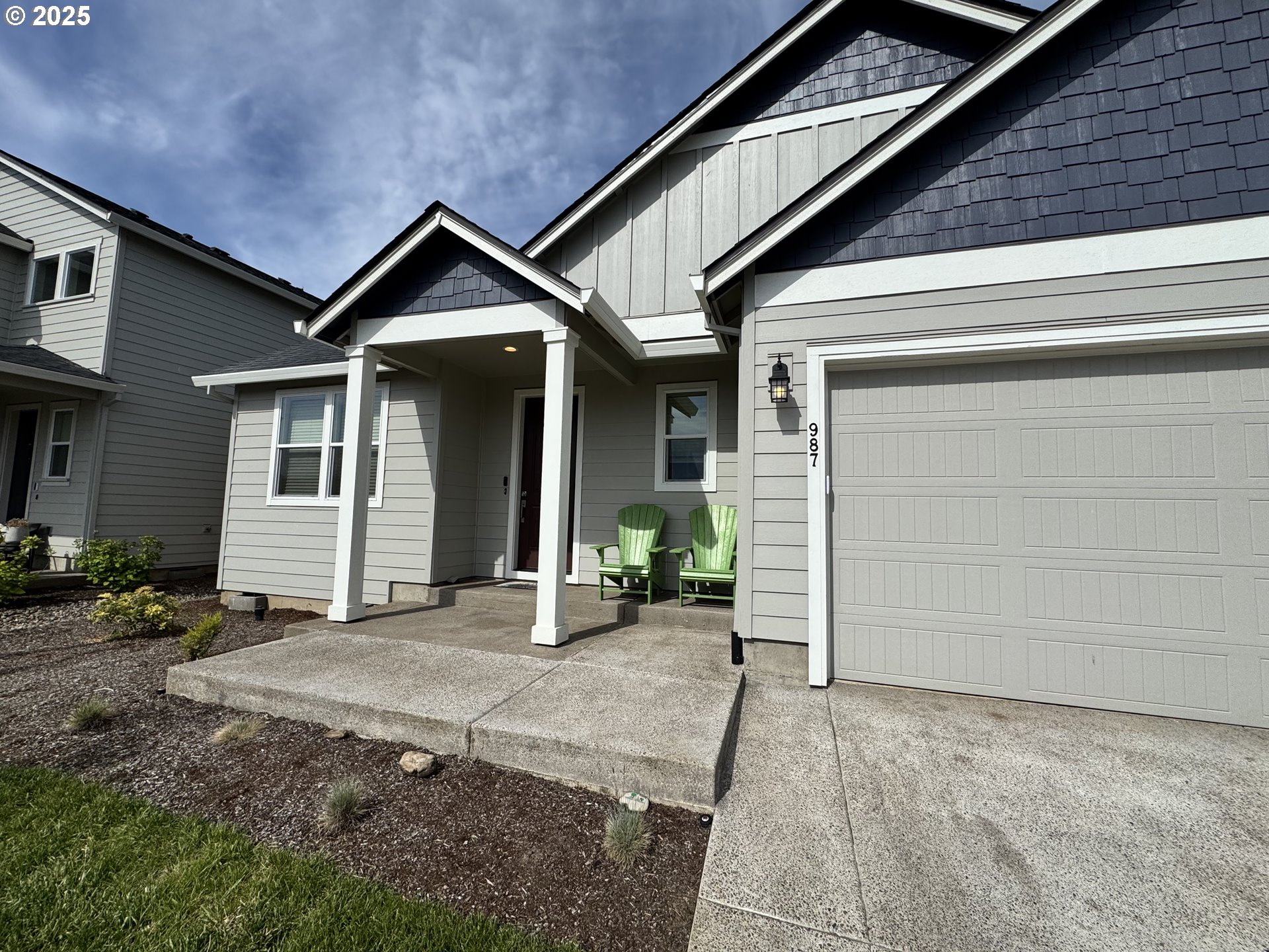 987 FARMINGTON DR