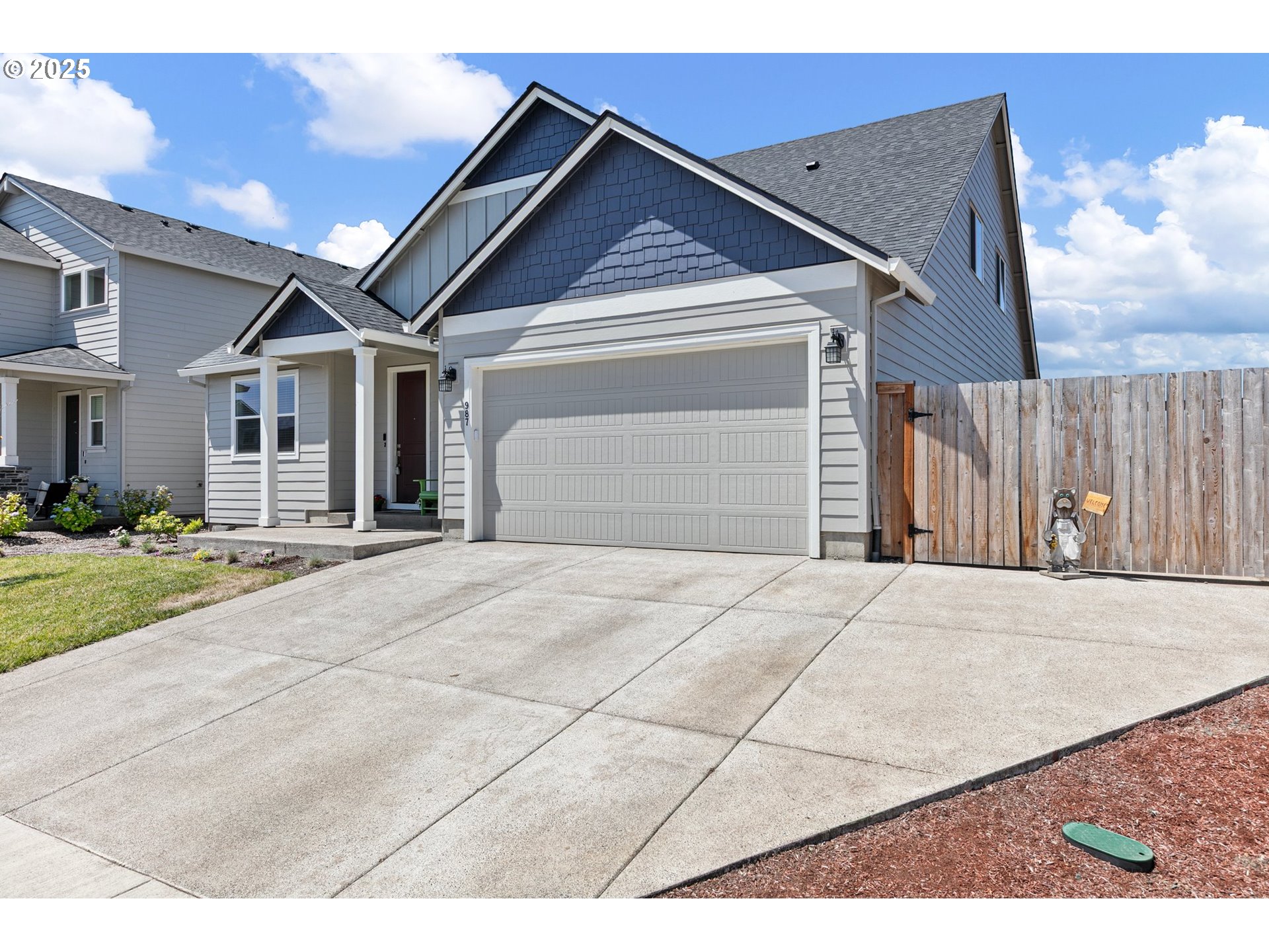 987 FARMINGTON DR