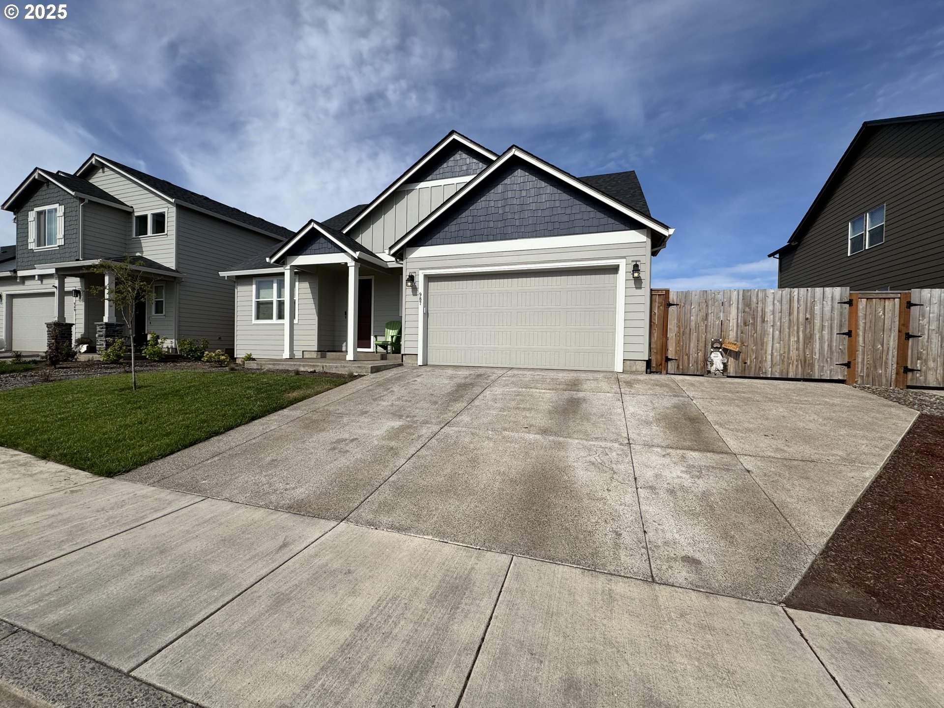 987 FARMINGTON DR