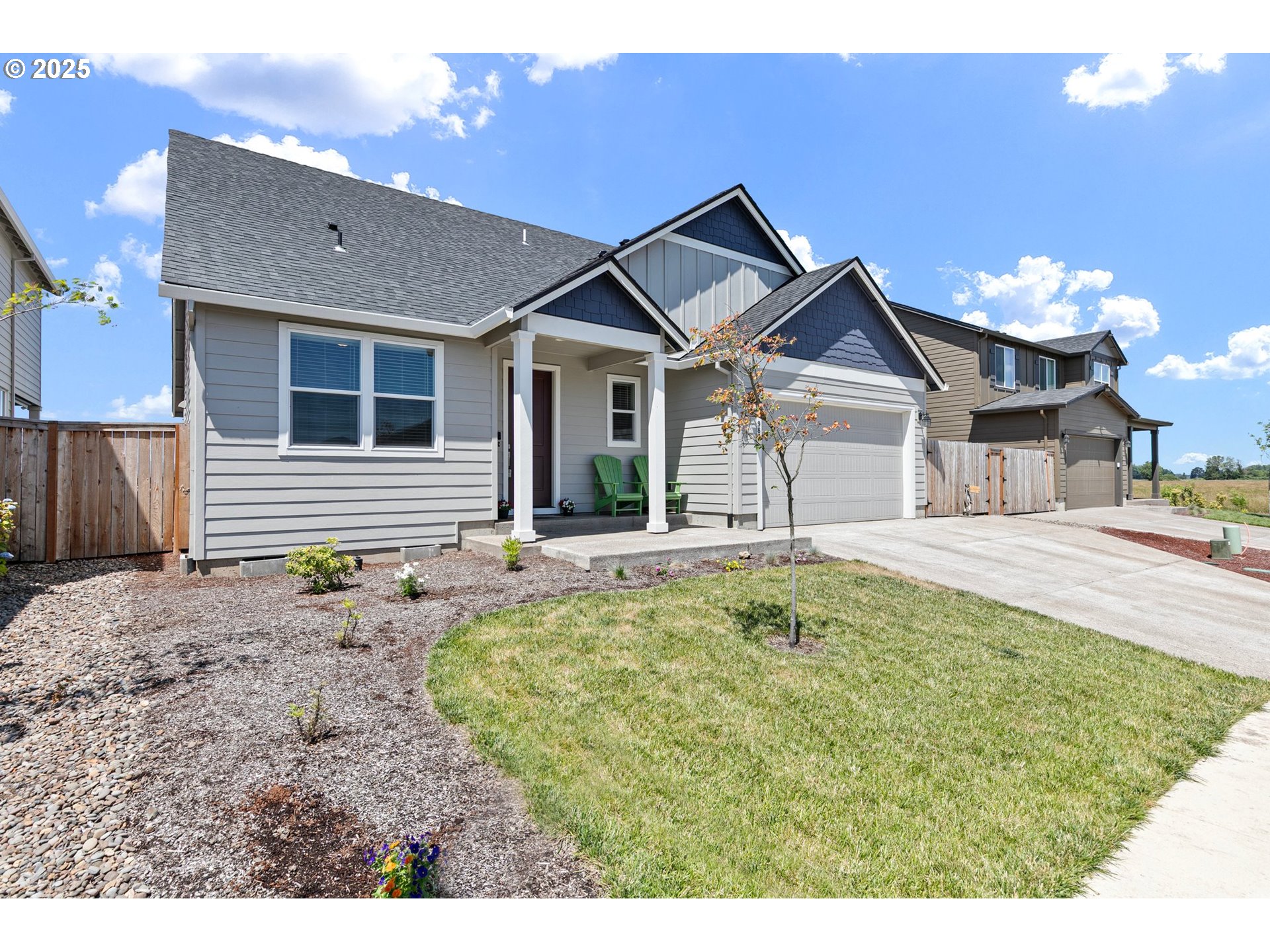 987 FARMINGTON DR