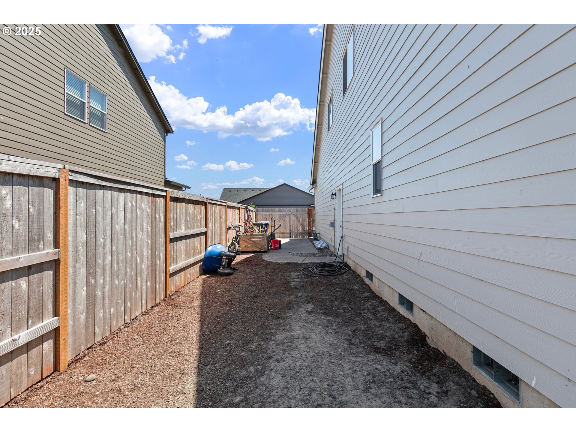 987 FARMINGTON DR