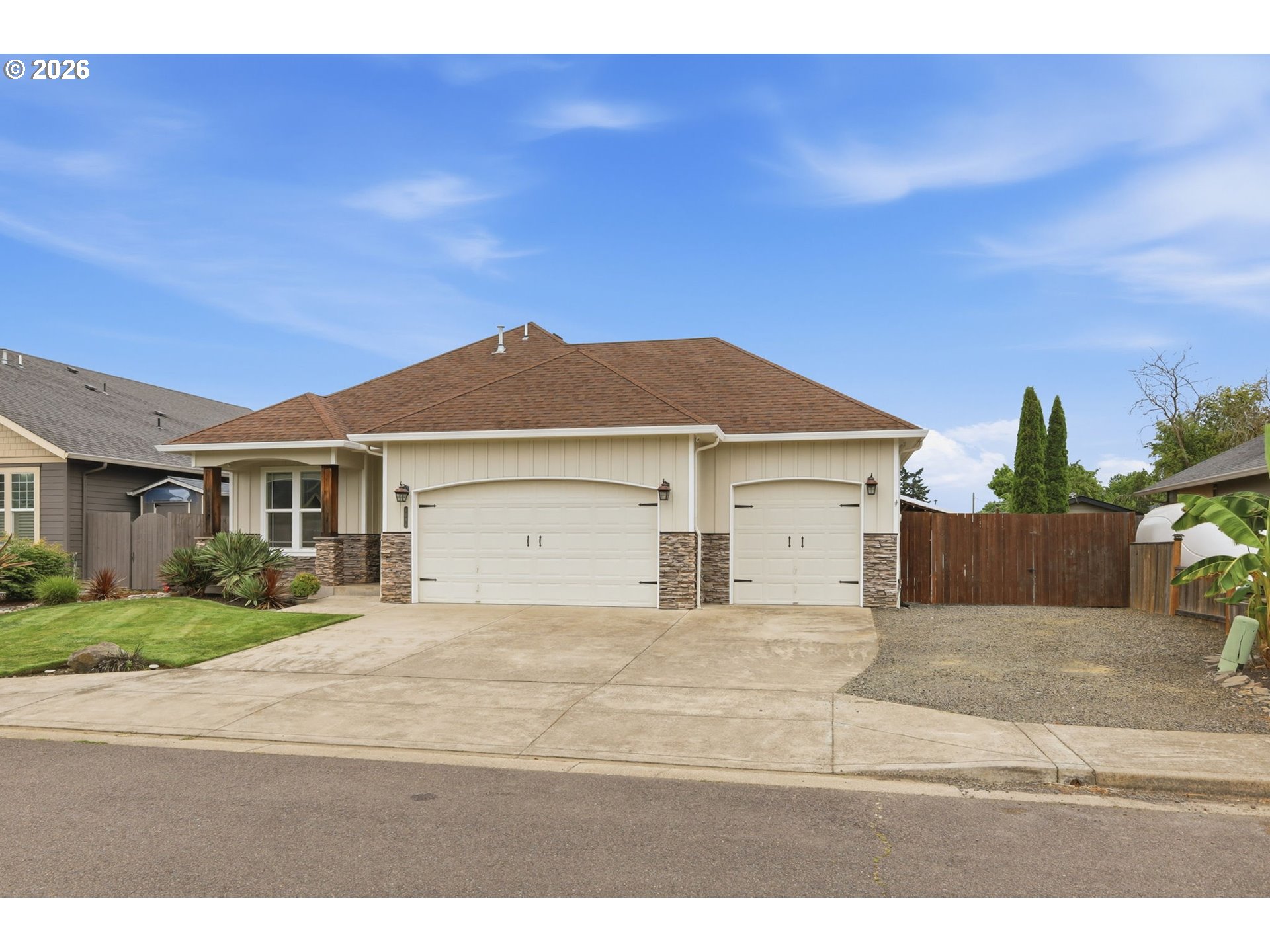 1046 GREEN MEADOWS AVE