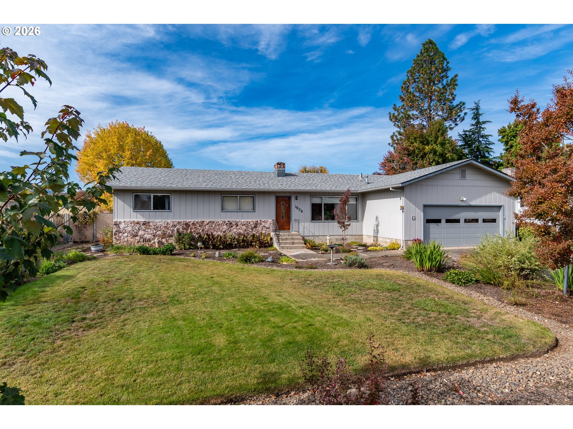 1676 NW APACHE DR