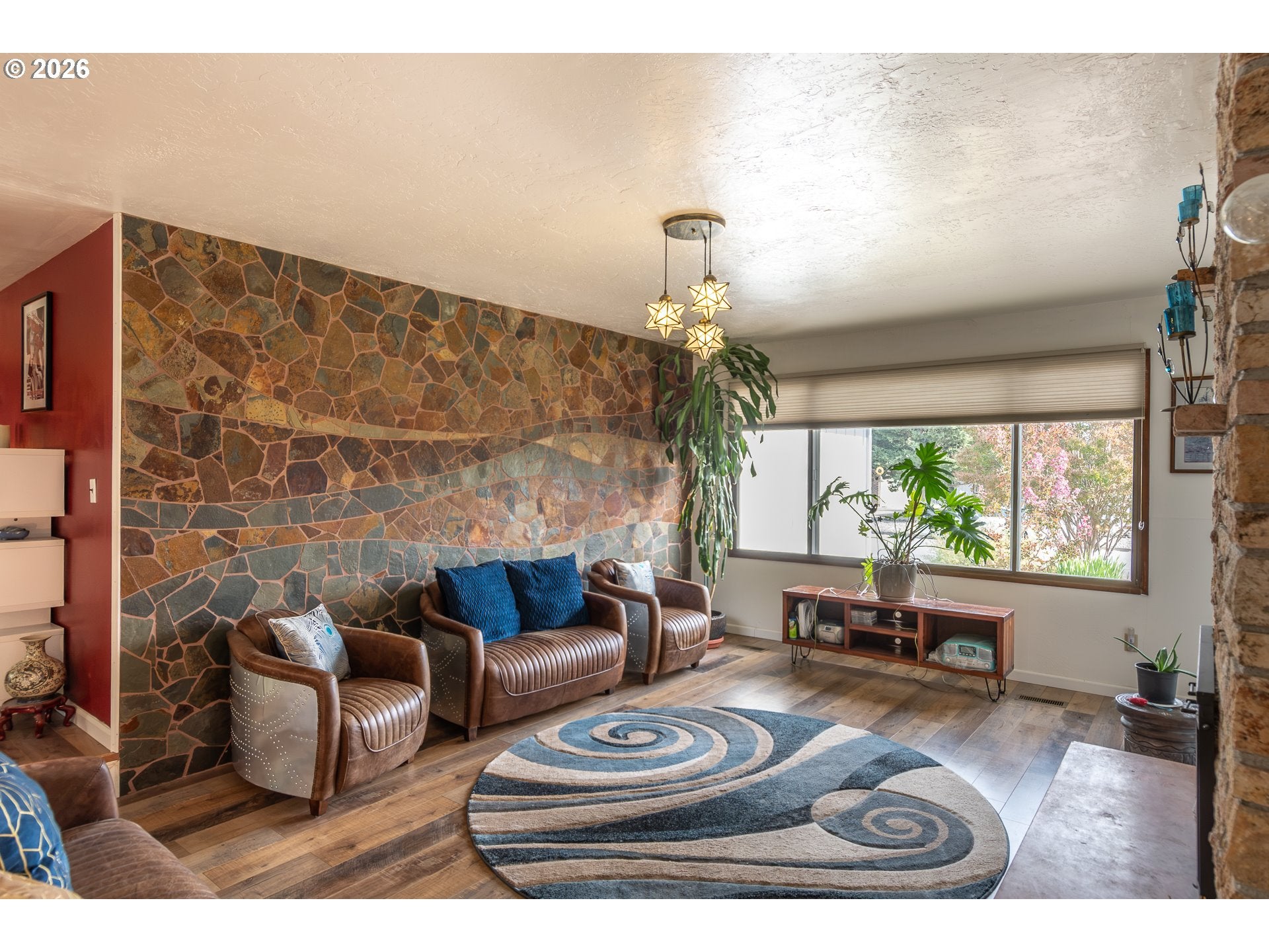 1676 NW APACHE DR