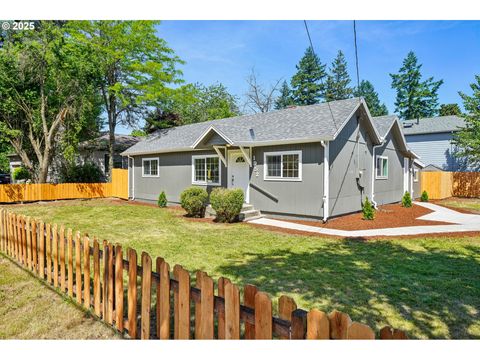 1952 SE 139TH AVE Portland OR 97233