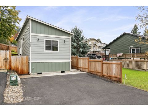 569 N 3RD ST Kalama WA 98625