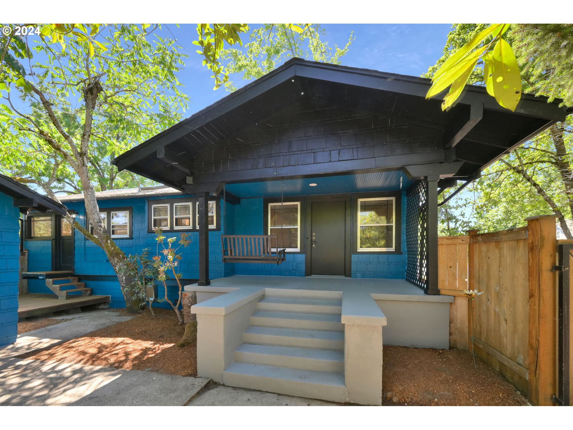 894 W 11TH AVE