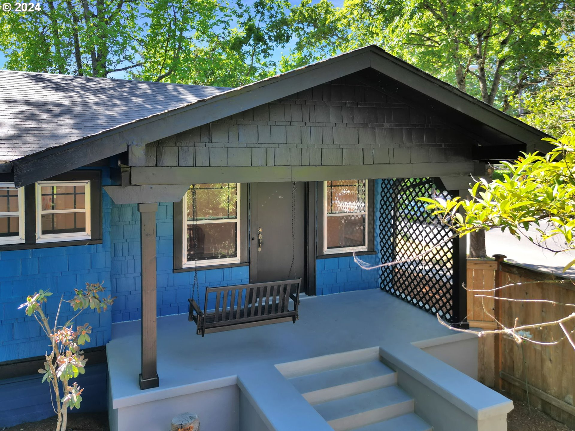894 W 11TH AVE