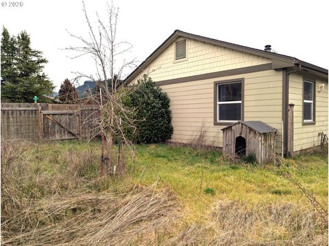 Tiny photo for 76232 Beech St, Oakridge, OR 97463 (MLS # 600557890)