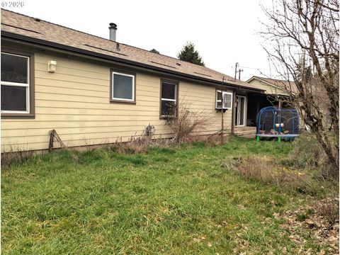 Tiny photo for 76232 Beech St, Oakridge, OR 97463 (MLS # 600557890)