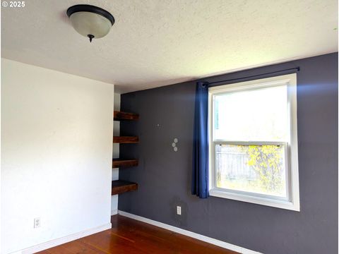 Tiny photo for 76232 Beech St, Oakridge, OR 97463 (MLS # 600557890)