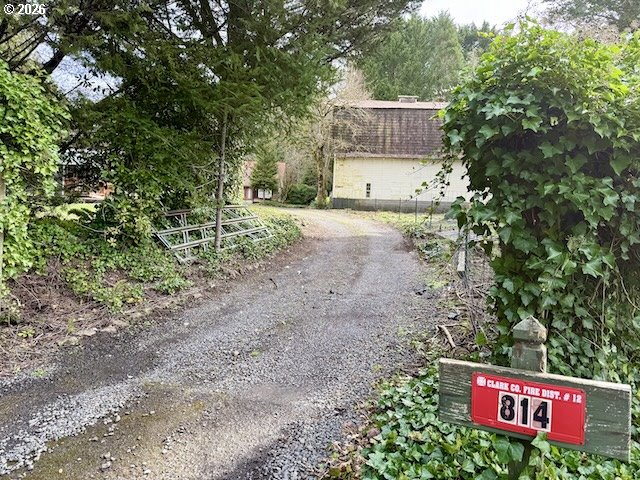 814 NW PLEASANT VIEW DR