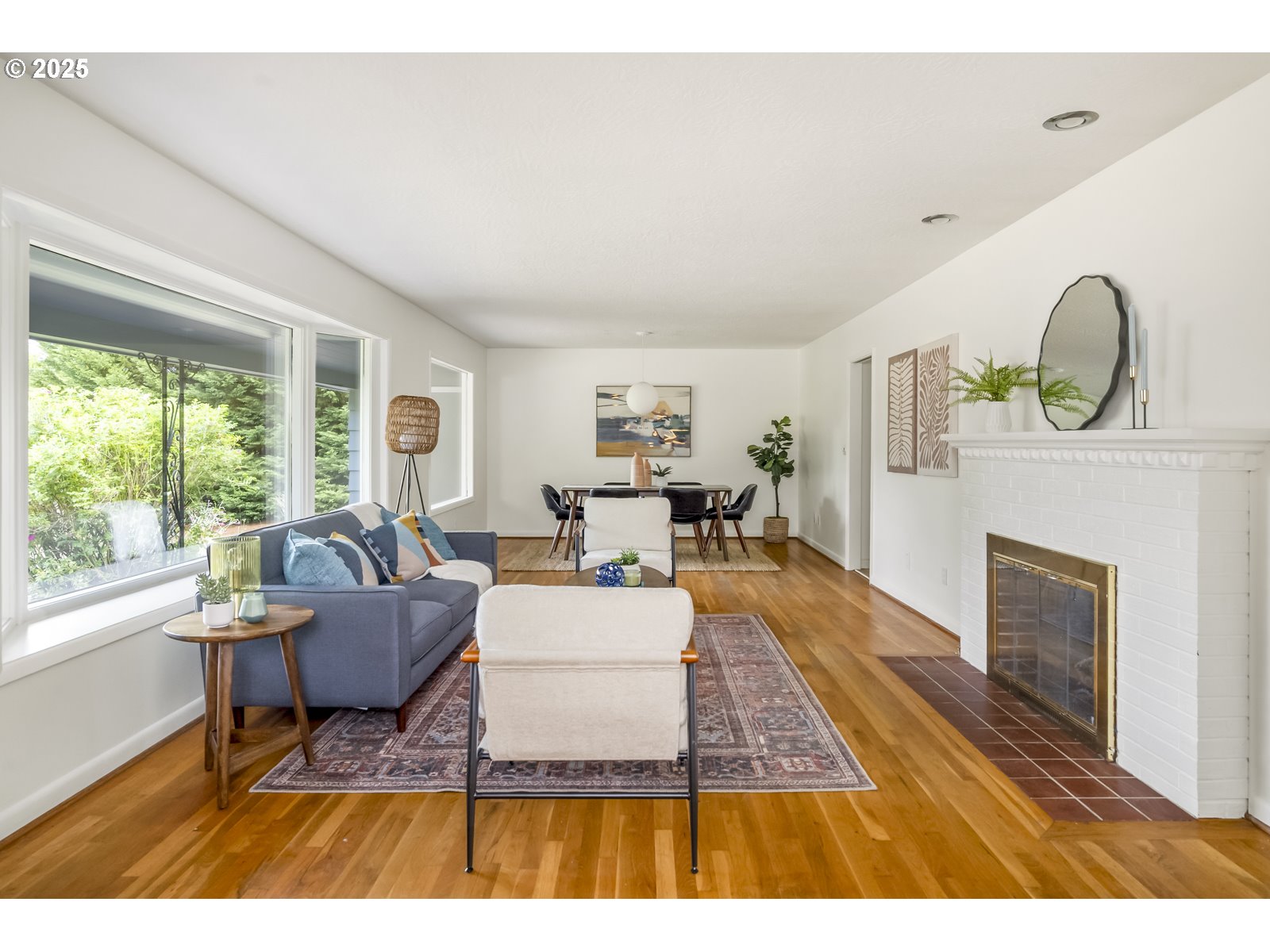 1070 SW PORTOLA AVE