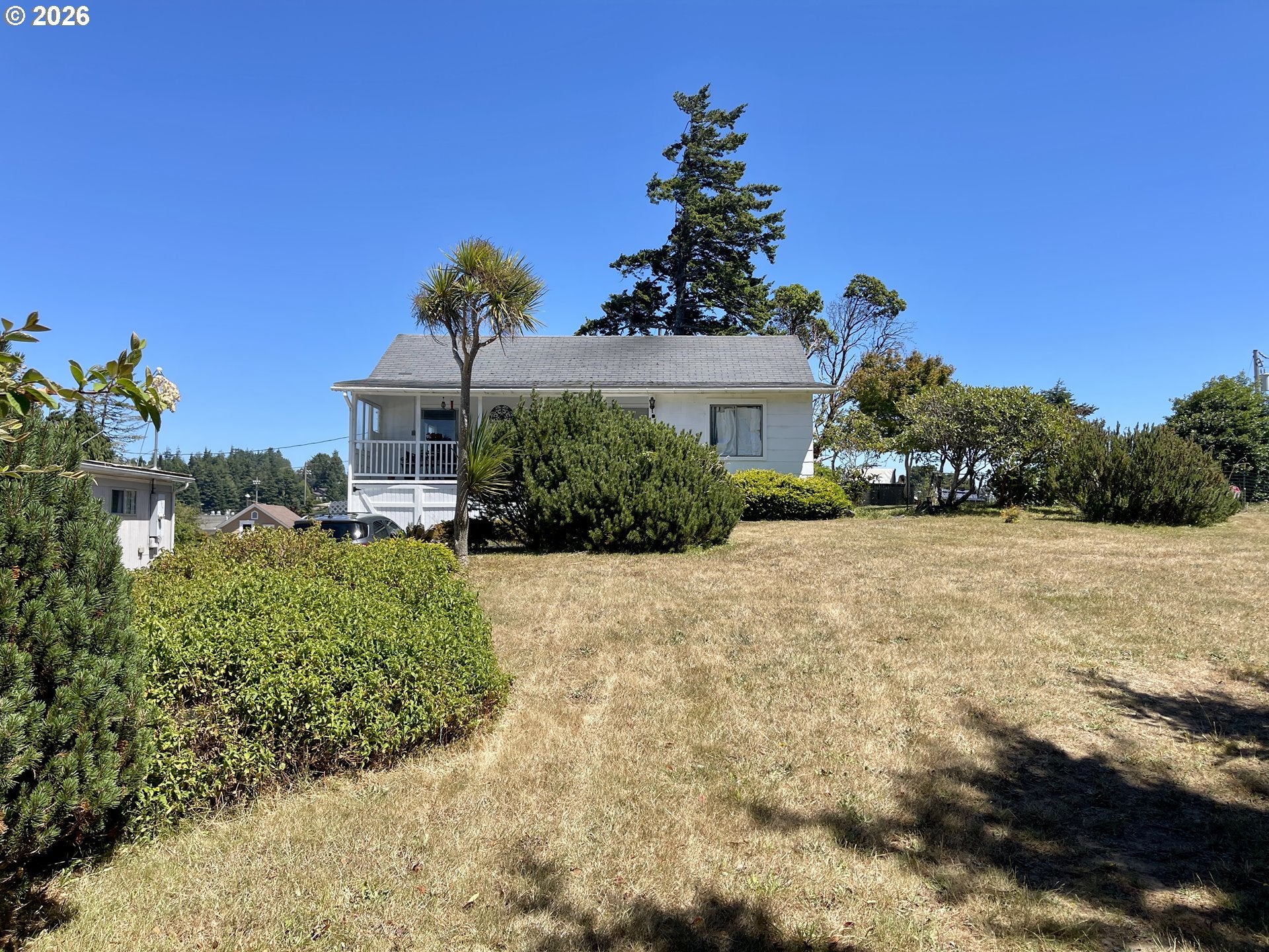 2519 Everett AVE
