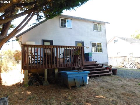 A home in Coquille