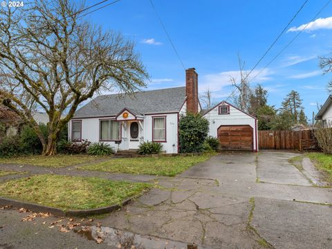 A home in Cottage Grove