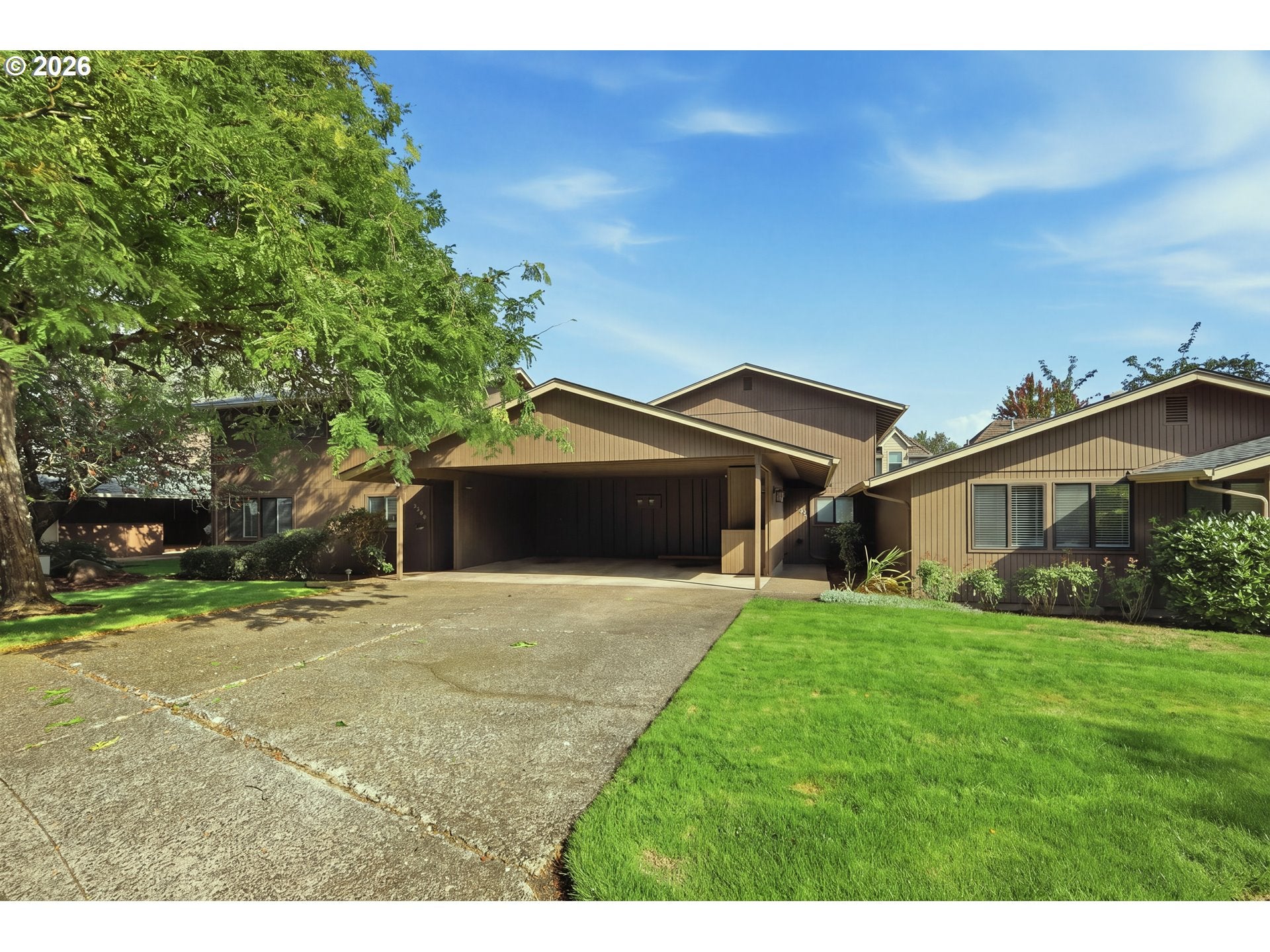 2204 RIDGEWAY DR