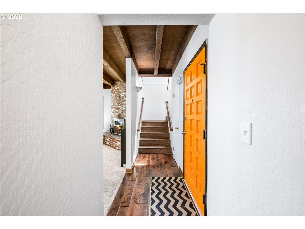 520 N HAYDEN BAY DR