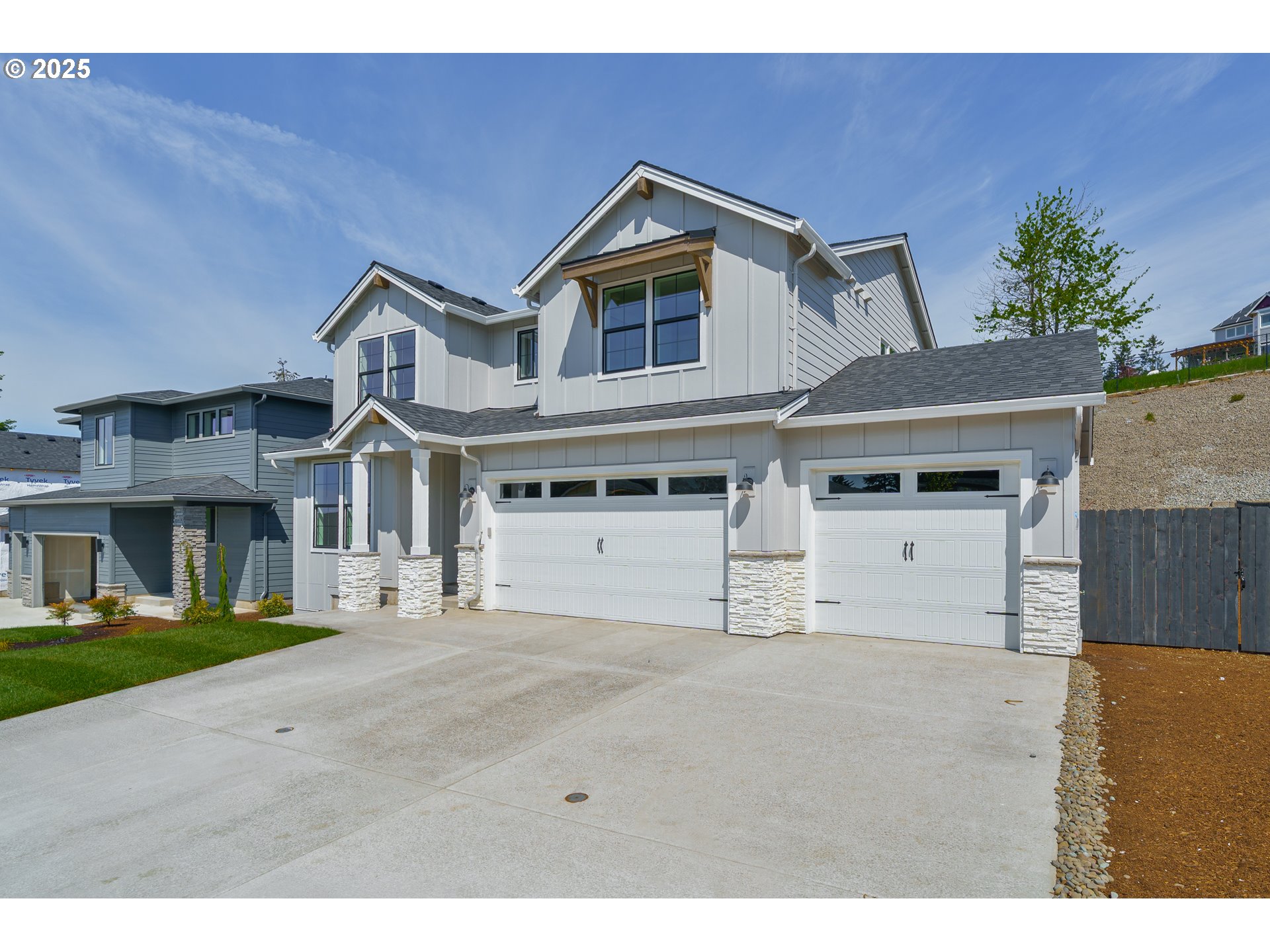 137 W 20TH WAY
