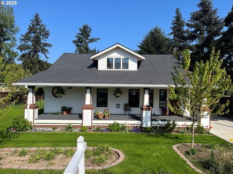 1638 N 2ND AVE Kelso WA 98626
