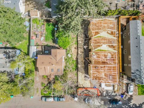 7462 SE 51ST AVE A Portland OR 97206