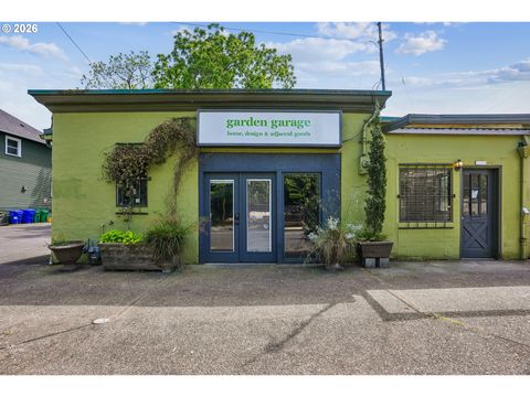 1114 SE CLAY ST Portland OR 97214