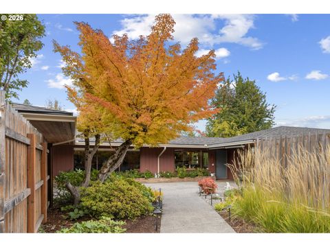 2230 W HARVARD AVE Roseburg OR 97471