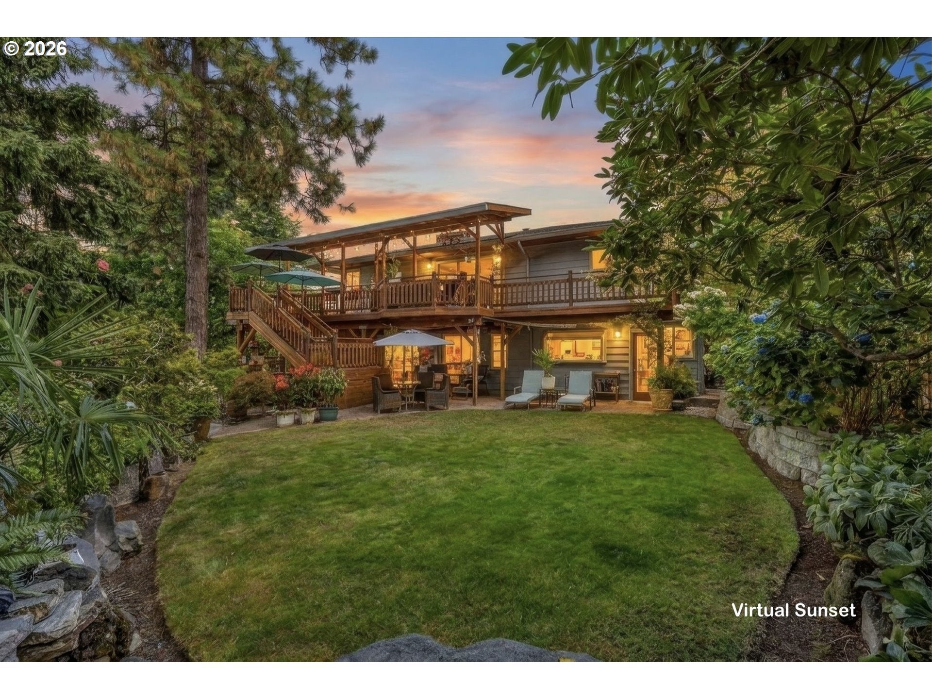 725 NW MAWRCREST DR