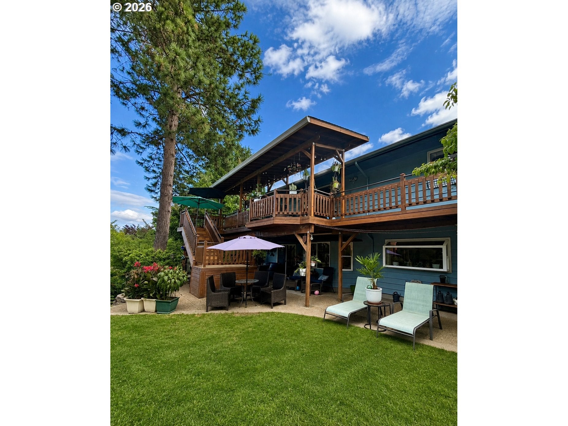 725 NW MAWRCREST DR