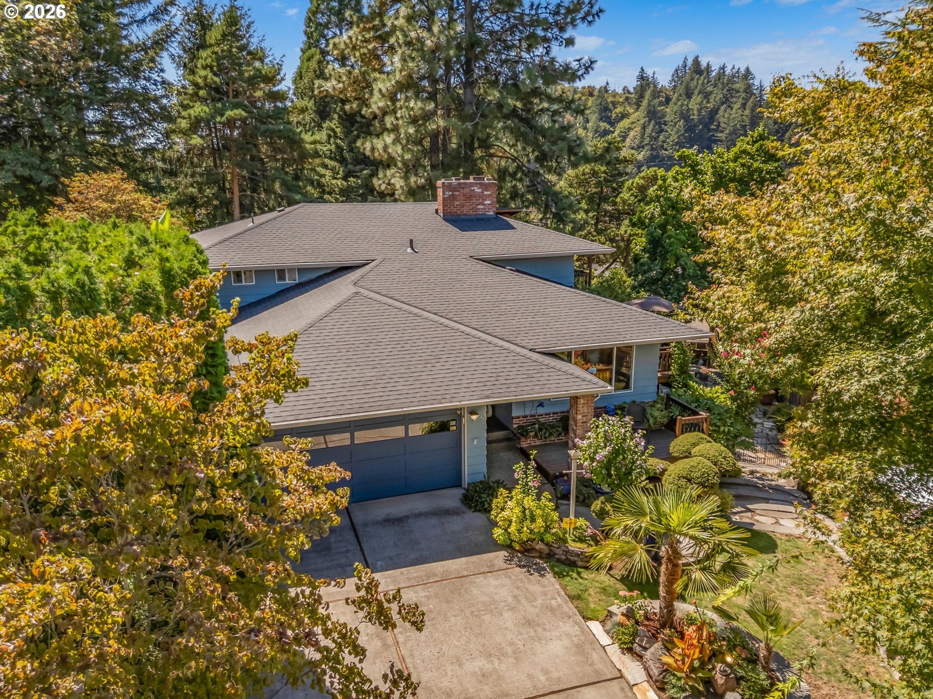725 NW MAWRCREST DR