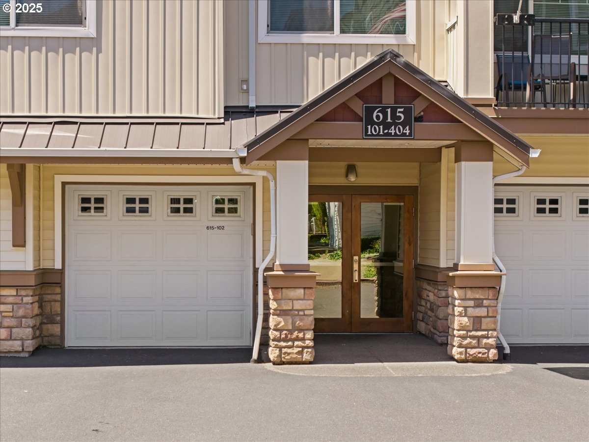 615 NW LOST SPRINGS TER 102