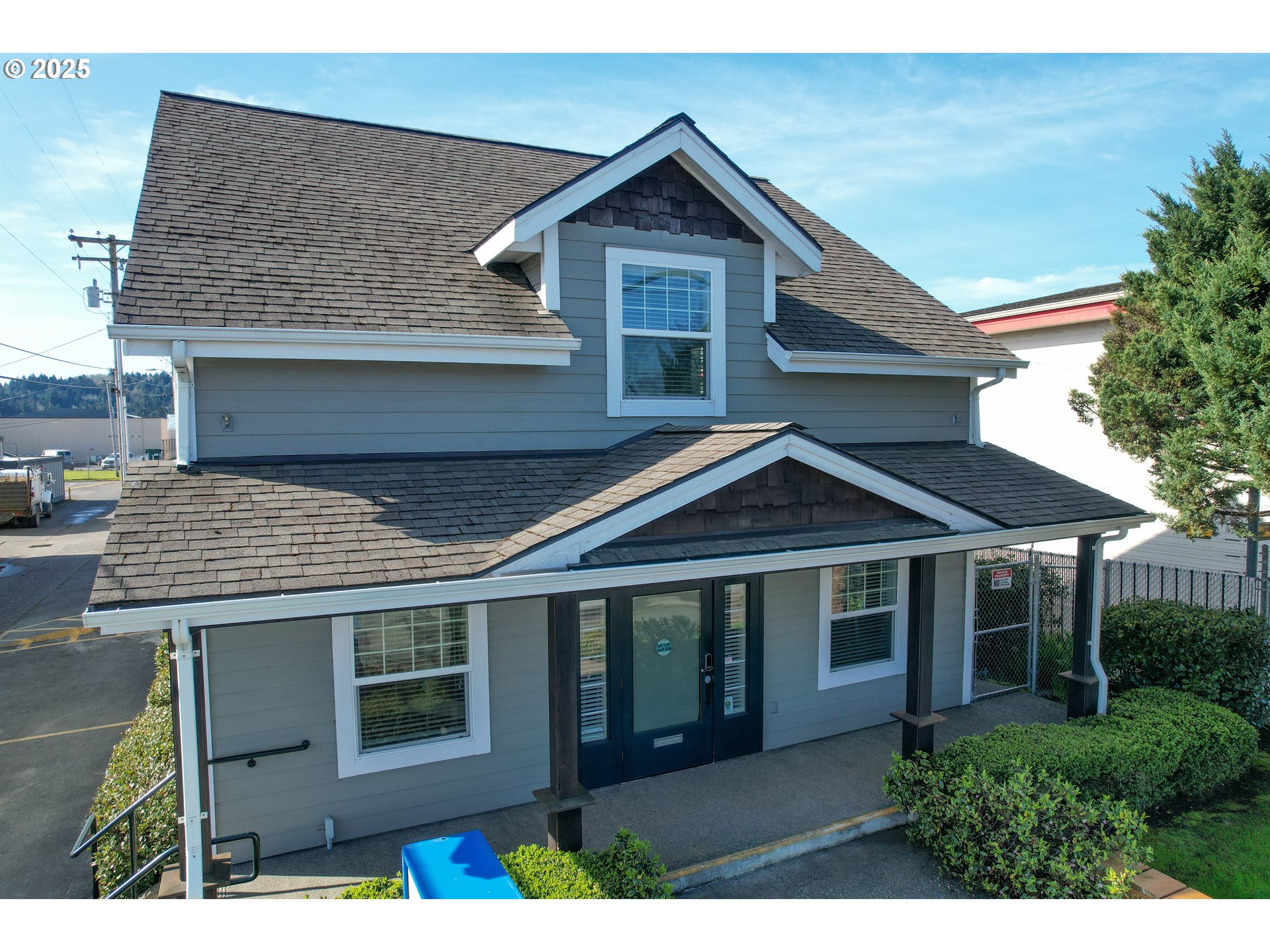 137 HALL AVE